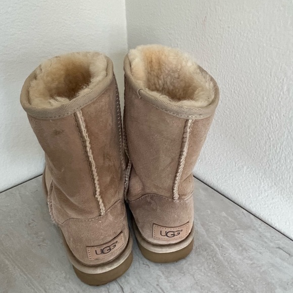 Stone/Bone Color Mid Calf Uggs - Picture 4 of 11